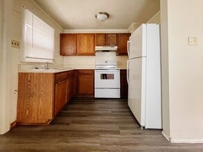 Building Photo - Big Lot with Garage