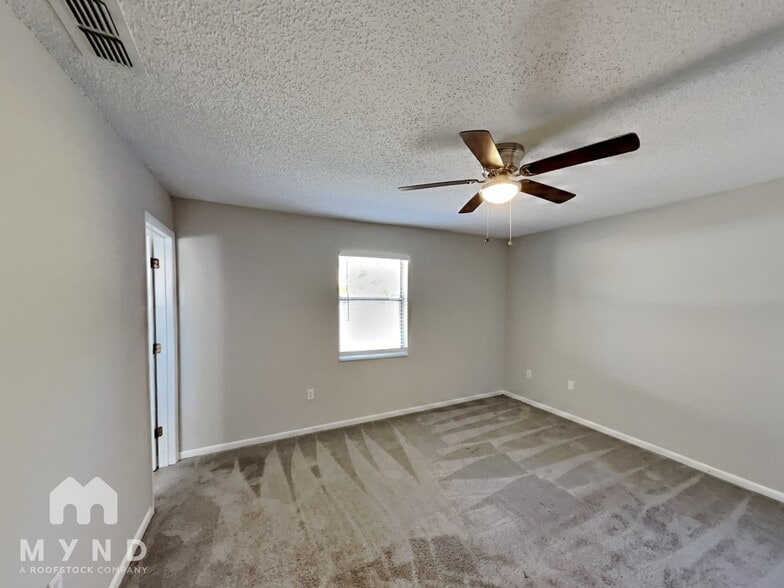 Building Photo - 2030 Voltaire St