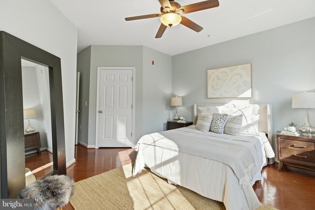 Building Photo - 2465 Army Navy Dr