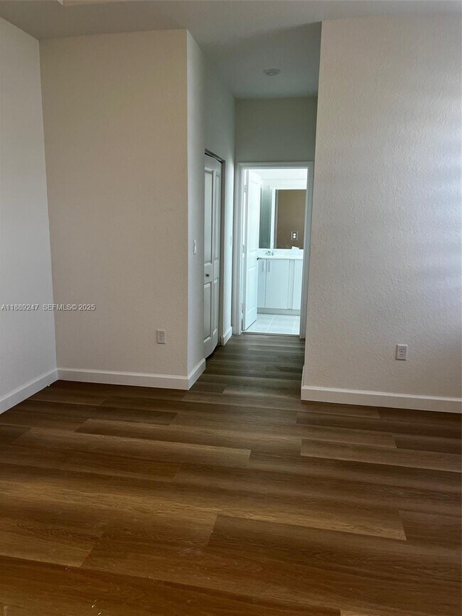 Building Photo - 2651 SE 24th Dr