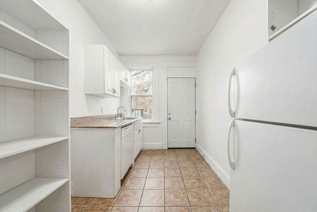 Building Photo - 396 E Northwood Ave