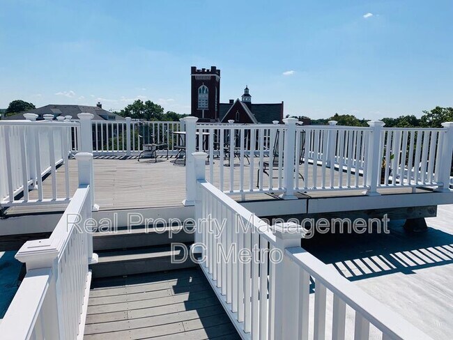 Building Photo - 815 Maryland Ave NE