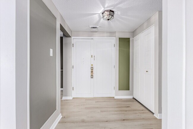 Building Photo - 3131 E Alameda Ave