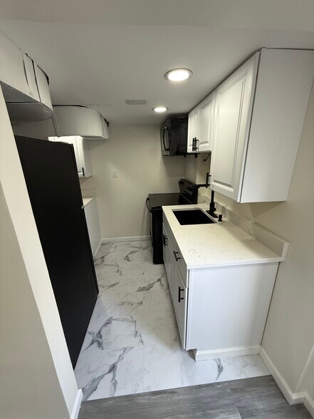 Building Photo - 4221 71st Ave