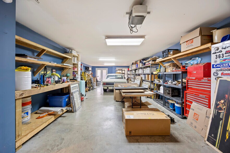 Large garage with lots of storage. - 4 Jib Sail Ct