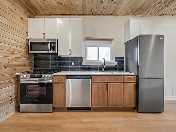 Building Photo - 370 Liberty Ave