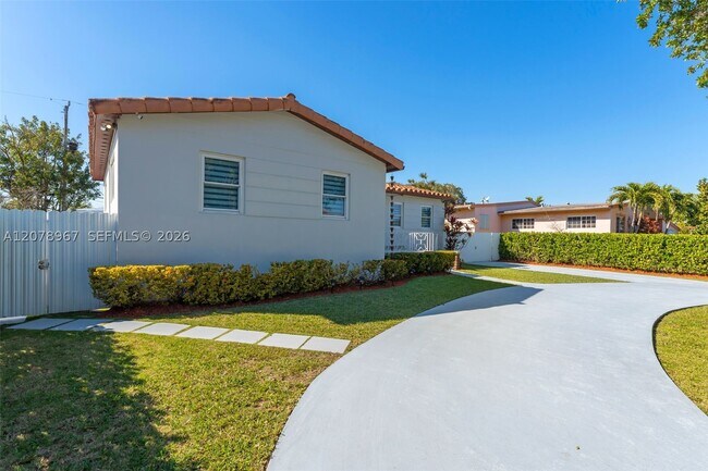 Building Photo - 3110 SW 82nd Ave