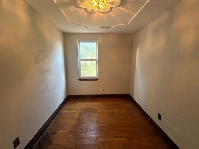 Building Photo - 5827 Lumley St