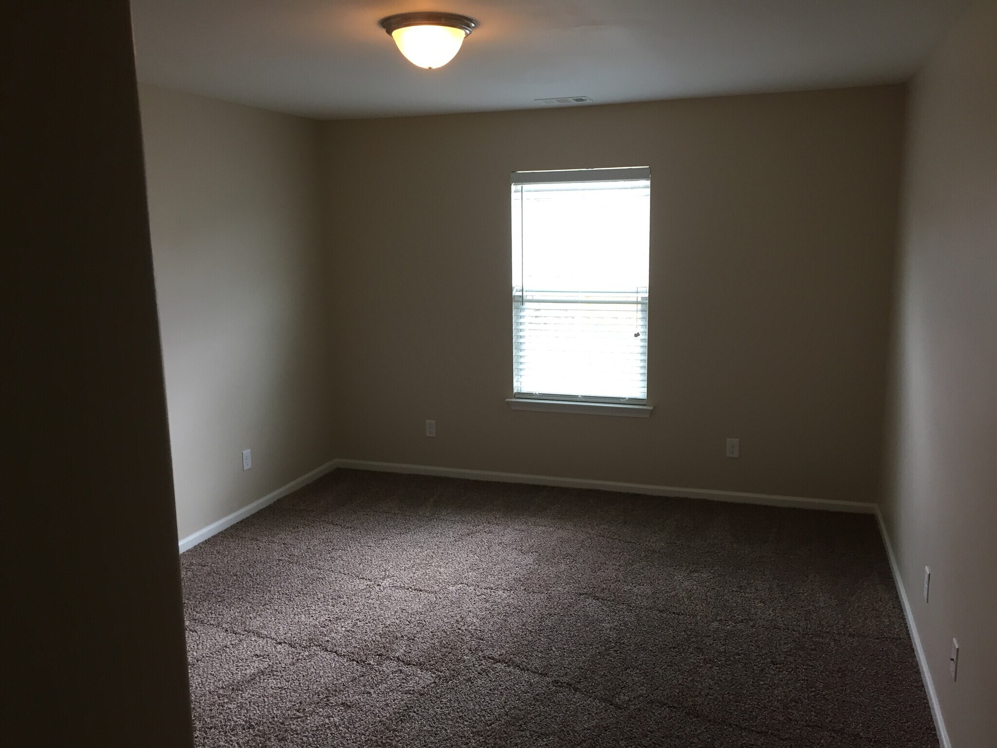 Building Photo - 17 Amber Dr