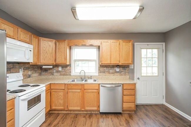 Building Photo - 302 Jackson Ave