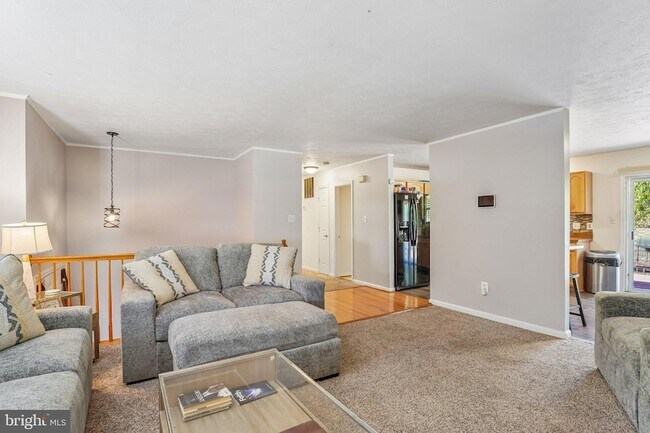 Building Photo - 7039 Heather Dr