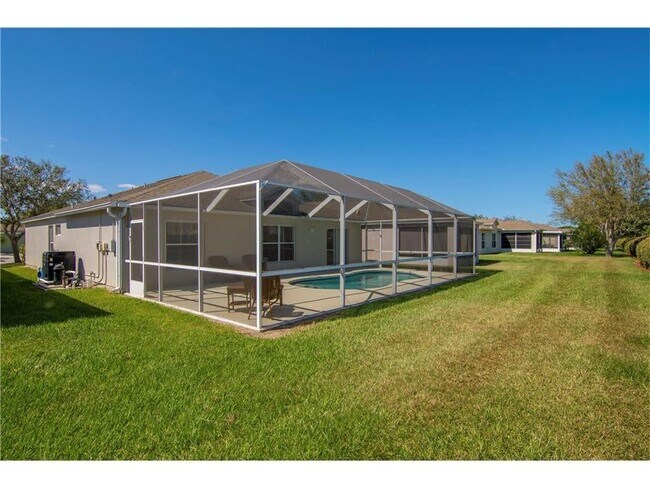 Building Photo - 993 E 13th Sq