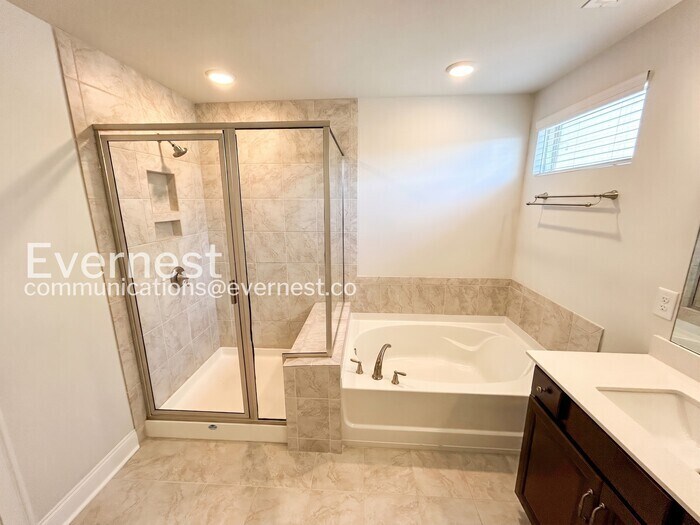 Building Photo - 1122 Carlisle Pl