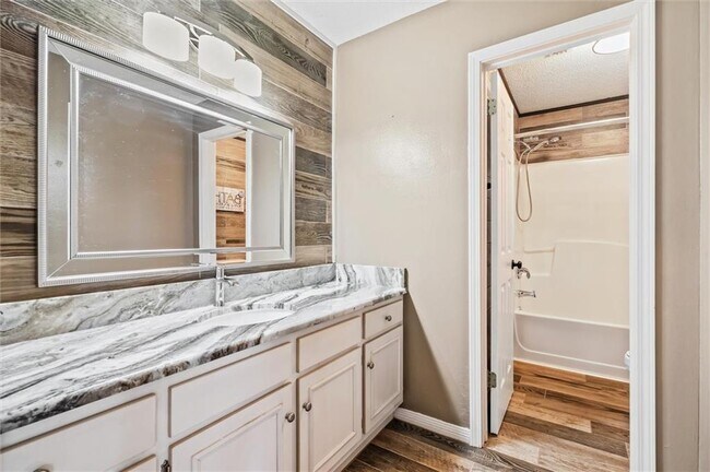Building Photo - 3709 Seleste Dr