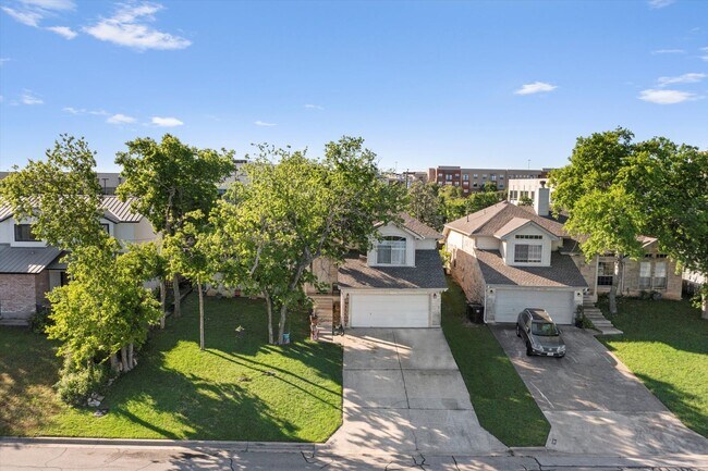 Building Photo - Large 3-Bedroom Home in West Round Rock!
