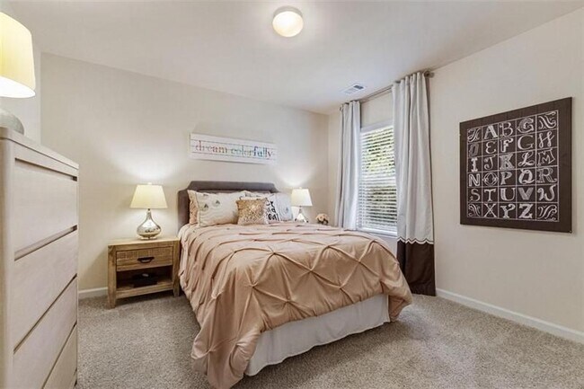 Building Photo - 105 Whitewood Dr