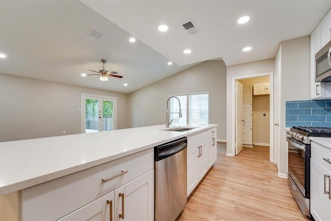 Building Photo - 21 E Brookberry Ct