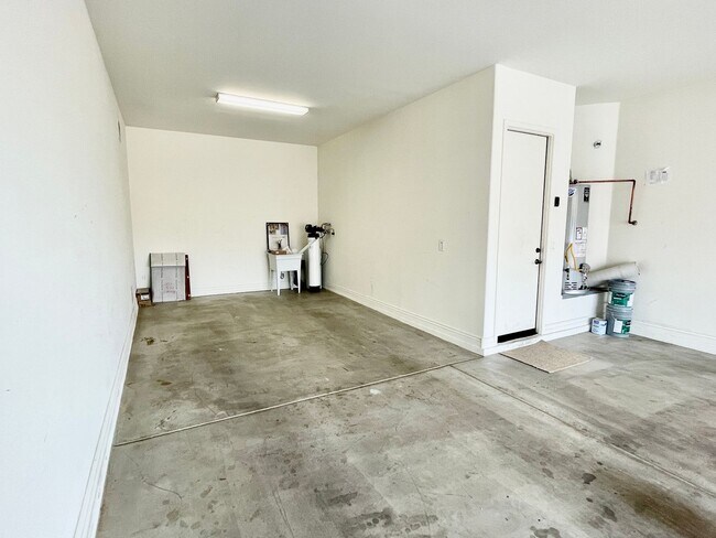 Building Photo - Gorgeous 3 Bed/2.5 Bath + Den Home In Chandler! Gated Community & Upgrades Throughout Home!