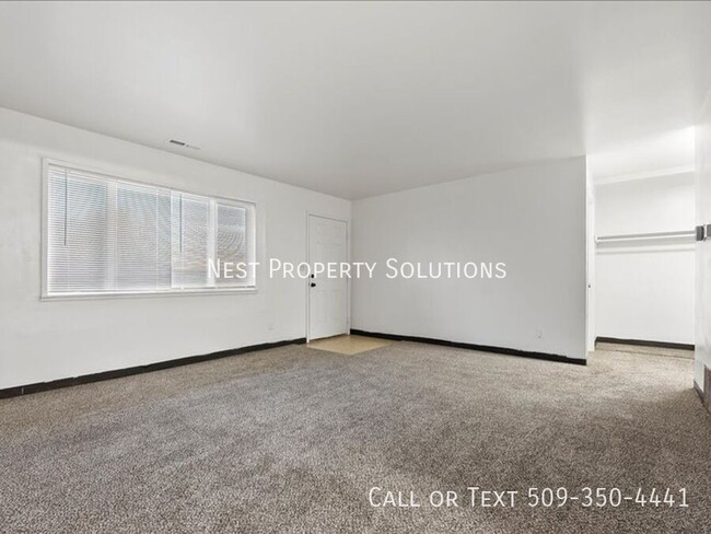 Building Photo - 1211 Vandenburg Ave
