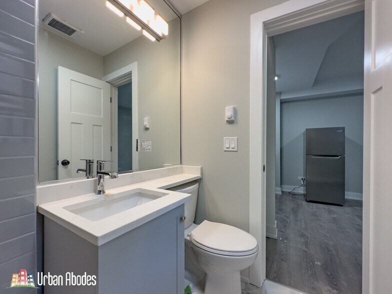 Building Photo - 501 W Belmont Ave