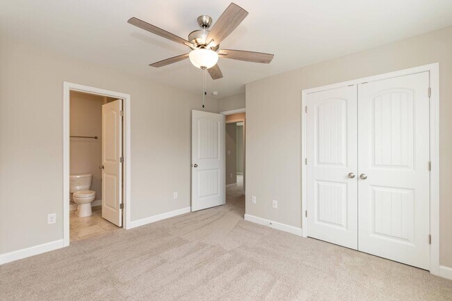 Building Photo - 3 Bed/2.5 Bath Home!