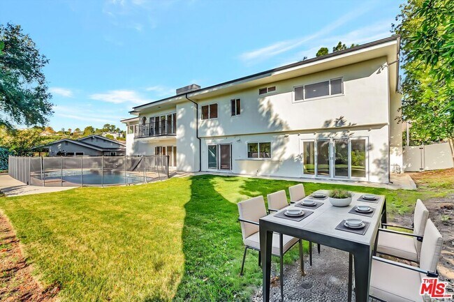 Building Photo - 16608 Park Ln Cir