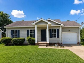 Building Photo - $1250 - 3 Bedroom 1.5 Bath Ranch Home