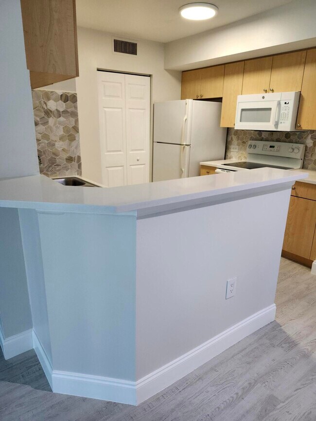 Building Photo - 505 Villa Cir