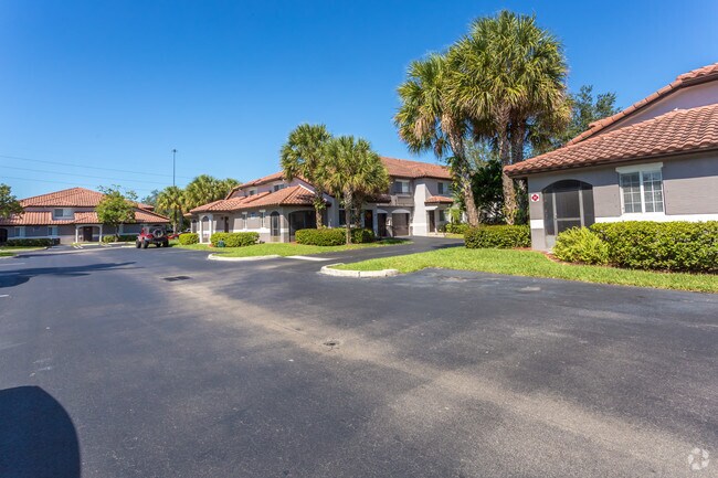 Building Photo - Camden Doral Villas