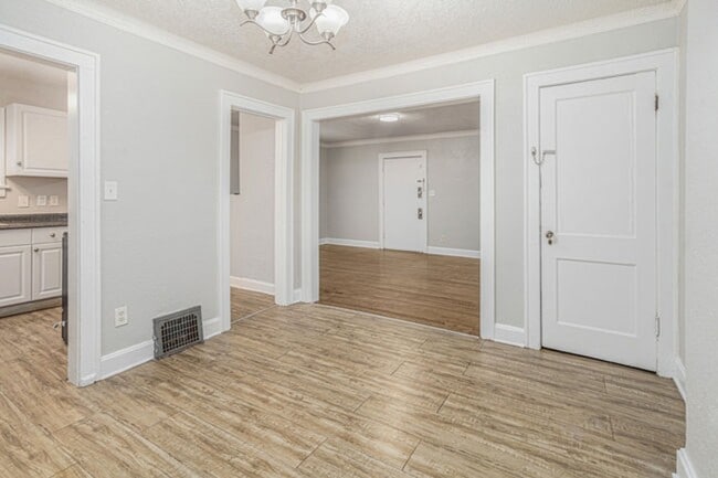 Building Photo - 2BR/1BA Gem in the heart of KC!