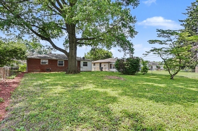 Building Photo - 3824 Shamrock Dr