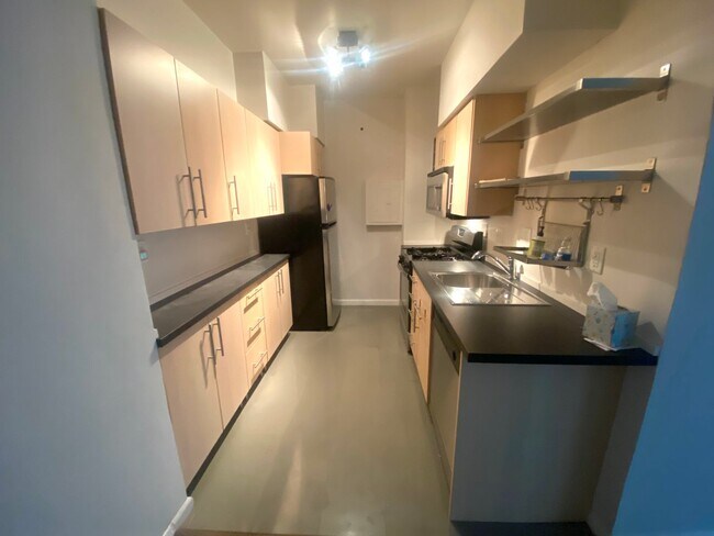 Building Photo - An efficiency apartment located on the 7th...