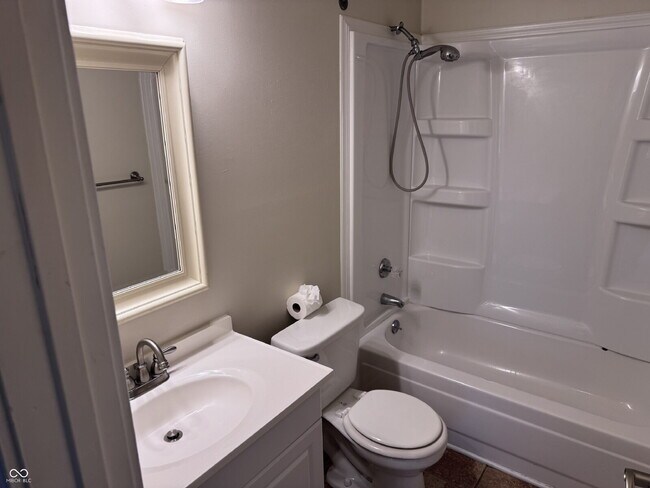 Building Photo - Charming 3-Bedroom Home with 2 Full Baths in Indianapolis – Perfect Blend of Comfort and Convenie...