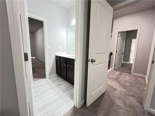 Building Photo - 4675 Silver Oak Dr SW