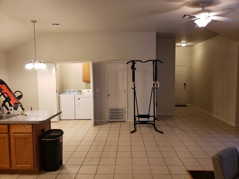Building Photo - 2312 Grapevine Dr