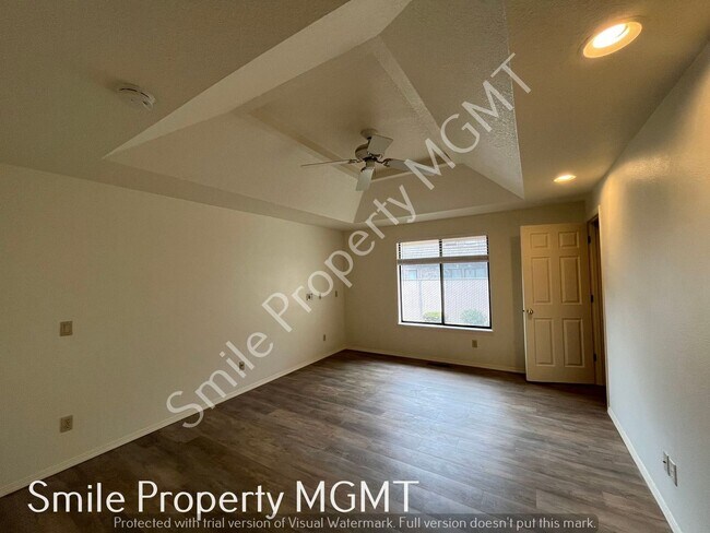 Building Photo - Three Bedrooms single house in NE Portland with double garage