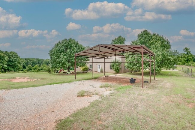 Building Photo - 331743 E 1020 Rd