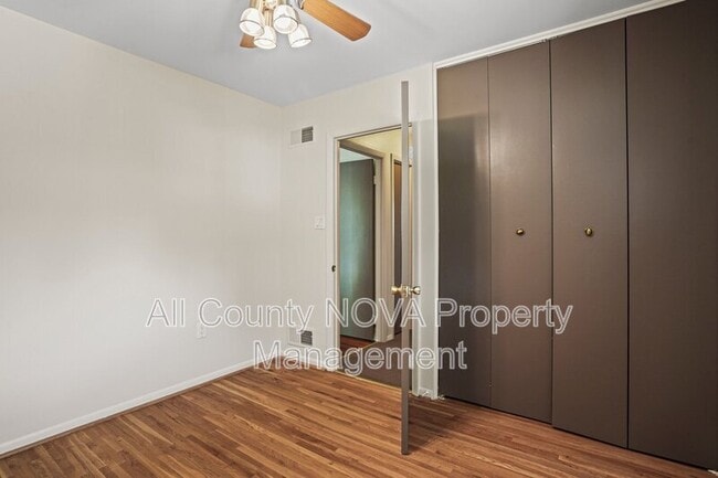 Building Photo - 6428 Earlham Dr