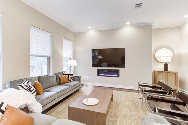 Building Photo - 224 Adams St