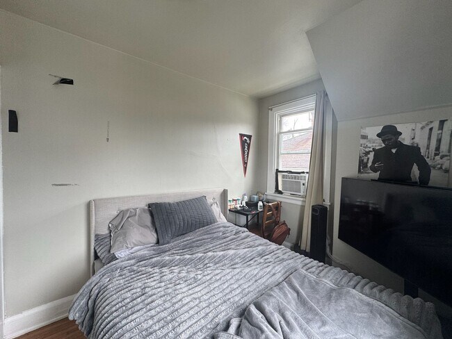 Building Photo - 350 Probasco St