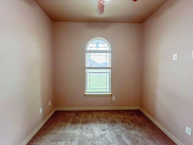 Building Photo - Available NOW This charming 1 story, 3 bedroom, 2 bath house could be your next home! Beautiful c...