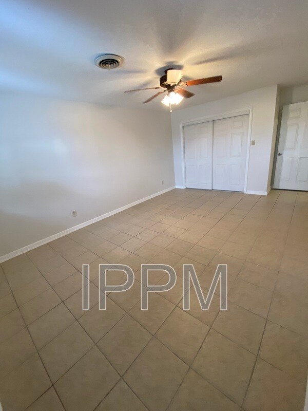 Building Photo - 1500 Palm Valley Dr W