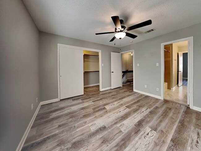 Building Photo - ***$500 off First Full Months rent with mo...
