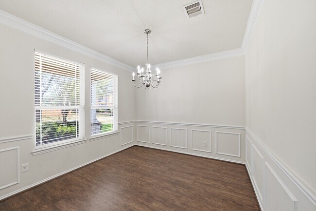 Building Photo - 2117 Rushing Spring Dr