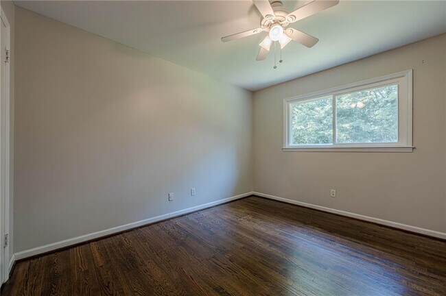 Building Photo - 385 Stonebridge Trail