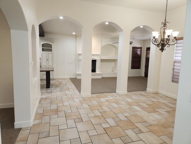 Building Photo - 8420 Lake Shore Dr