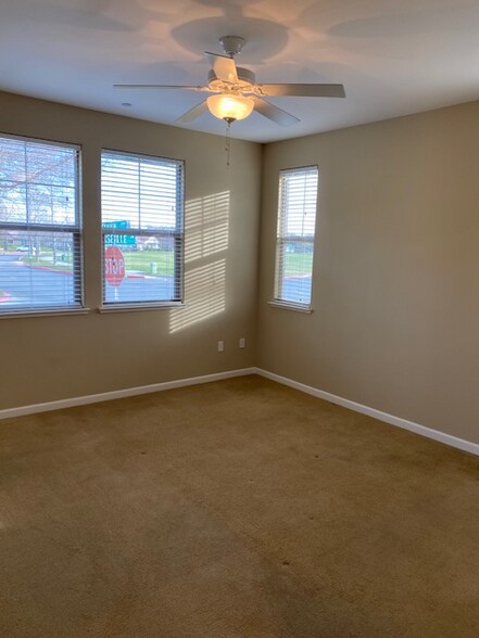 Building Photo - 1000 Orleans Ct