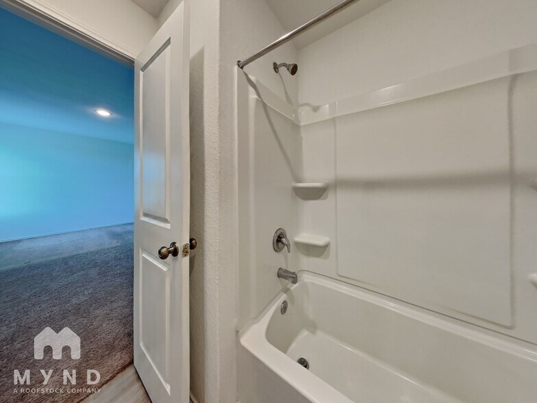 Building Photo - 9007 Lunar Cove