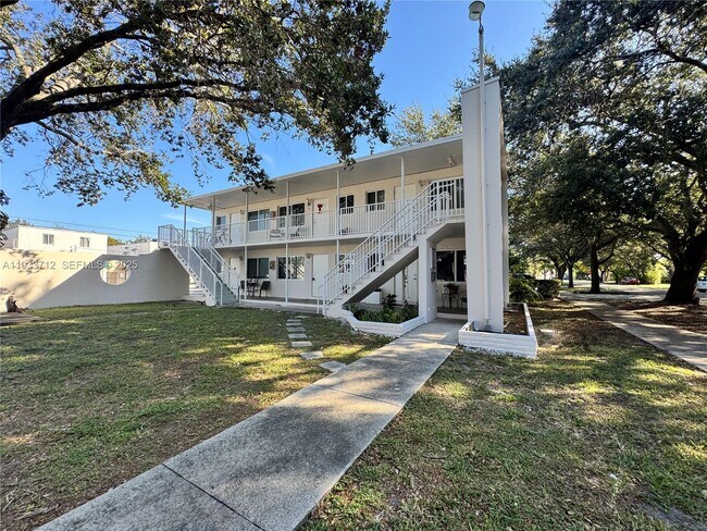 Building Photo - 251 Hibiscus Dr