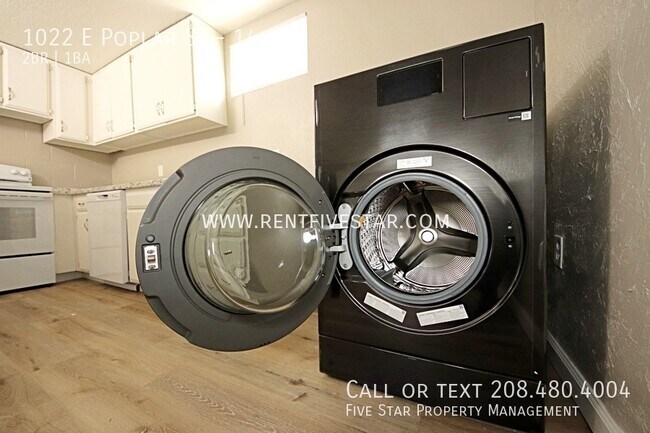 Building Photo - 1022 E Poplar St